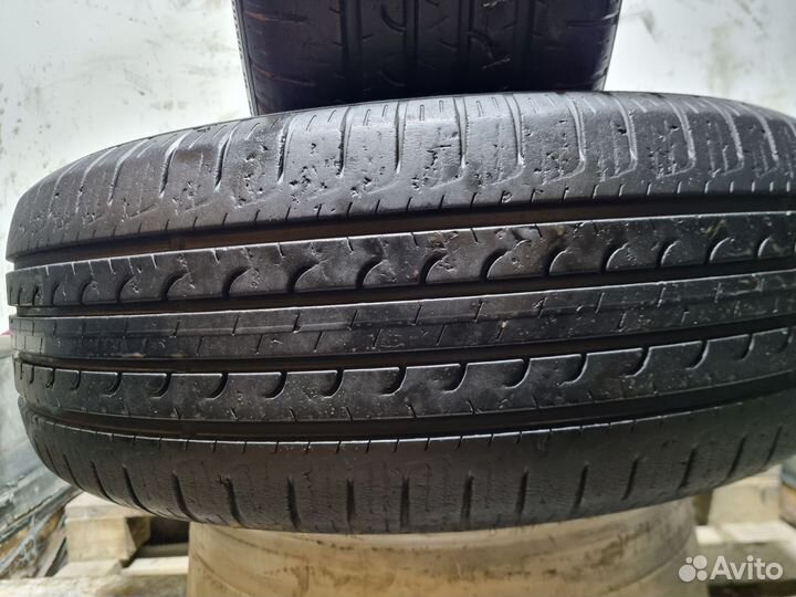 Goodyear EfficientGrip SUV 4x4 215/60 R17 96H