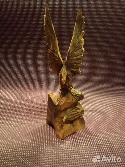Винтажная деревянная скульптура орла