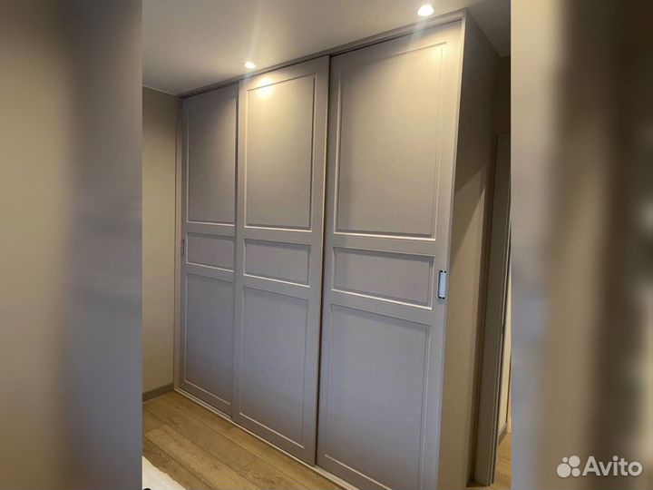 Шкаф с зеркалом