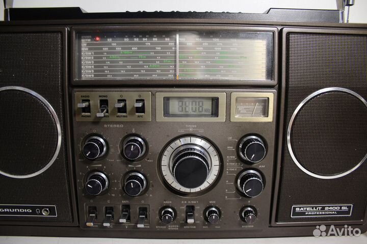 Grundig Satellit 2400SL Радиоприемник Германия