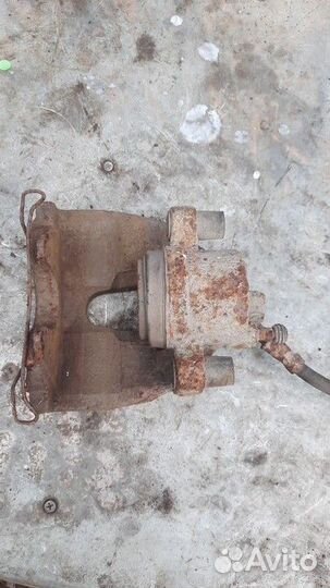 Суппорт передний правый Ford Focus