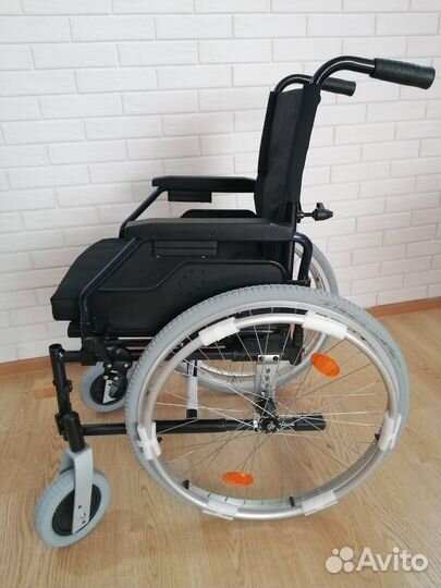 Инвалидная коляска новая. Ширина 40 см.Общая 60 см