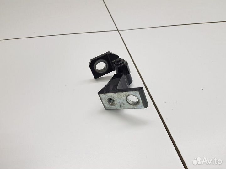 Петля двери задняя левая верхняя