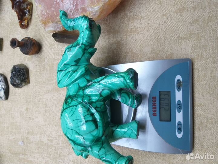 Слон из малахита, вес 2094 г размеры 26 х 14 см