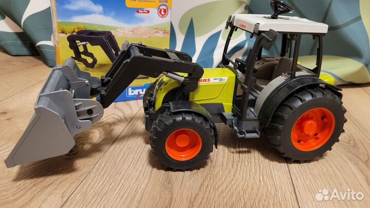 Bruder трактор