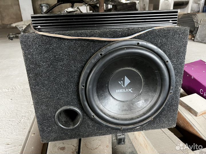 Сабвуфер helix вместе с коробом