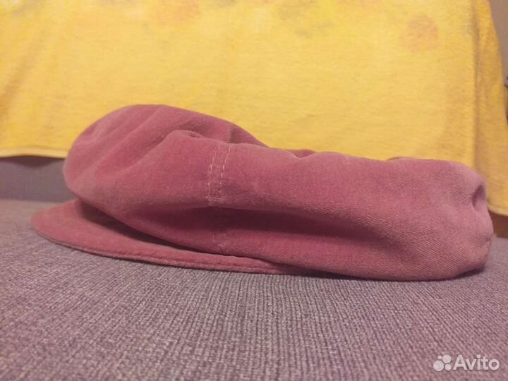 Кепка с красивой брошкой.Осень.