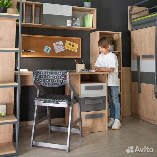 Детский письменный стол