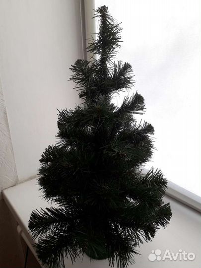 Елки и новогодние украшения