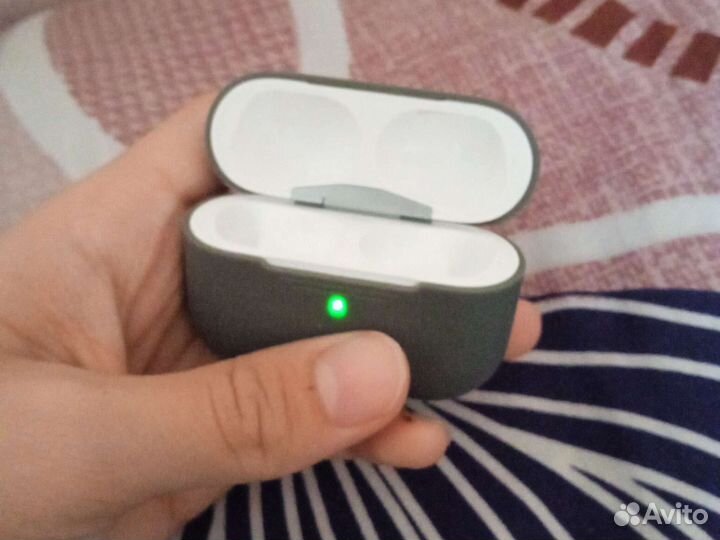 Беспроводные наушники новые(около месяца)