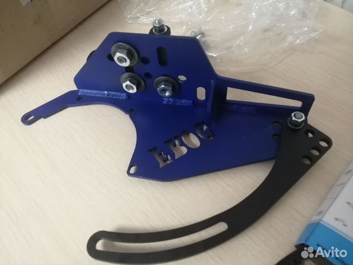 Кронштейн переноса генератора Нива карб. с ремнём