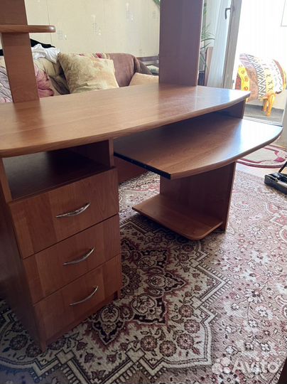 Компьютерный стол