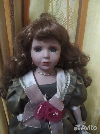 Кукла фарфоровая коллекционная