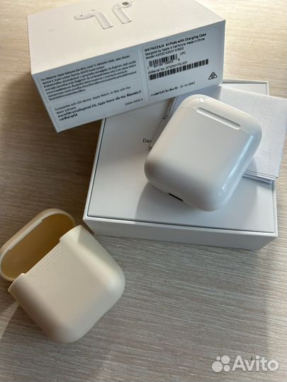 Продаю кейс AirPods оригинал