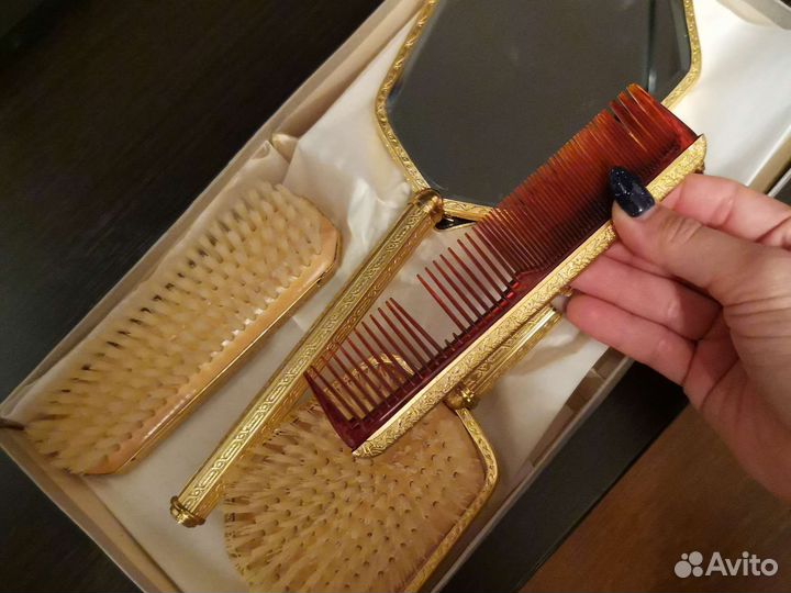 Туалетный набор. Вышивка Petit Point