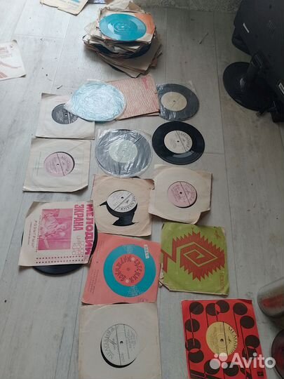 Много грампластинок