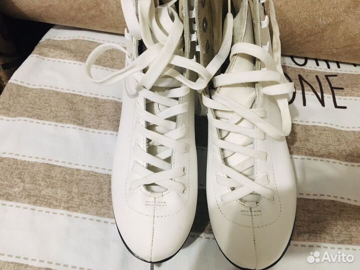 Коньки фигурные 38 размер