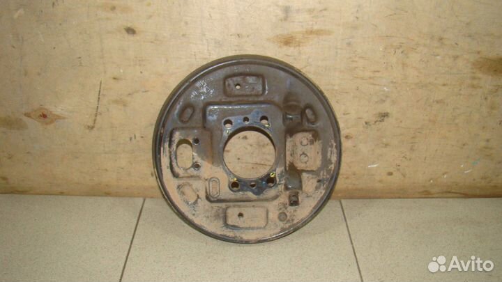 Щит опорный задний правый Kia RIO 3 (UB)