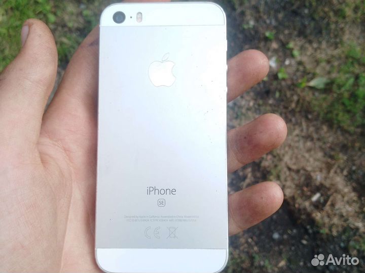 Телефон iPhon ce