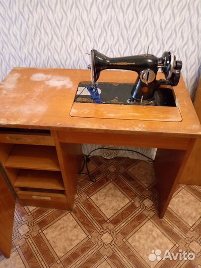 Машинка швейная
