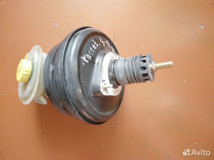 Вакумник в сборе на volkswagen 4b3612105