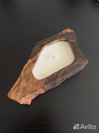 Свеча в спиле дерева