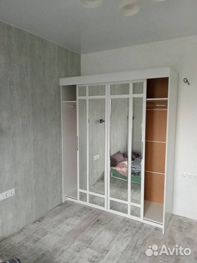 Шкаф-купе с зеркалом белый