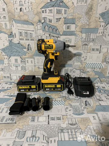 Аккумуляторный ударный гайковерт винтоверт Dewalt