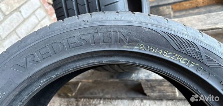 Vredestein Ultrac Satin 235/45 R17