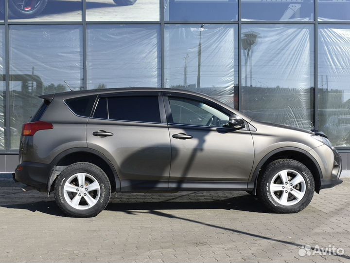 Toyota RAV4, 2015
