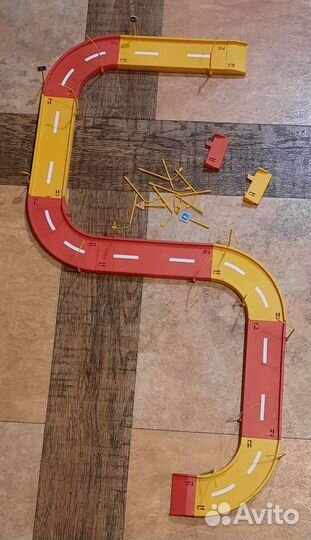 Трек, дорога для машинок с дорожными знаками