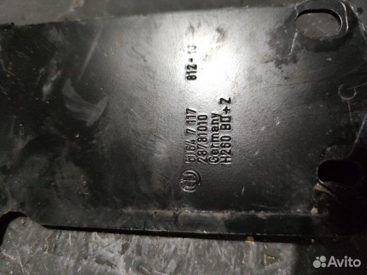 Кронштейн радиатора правый Bmw X1 E84 N46B20 2011