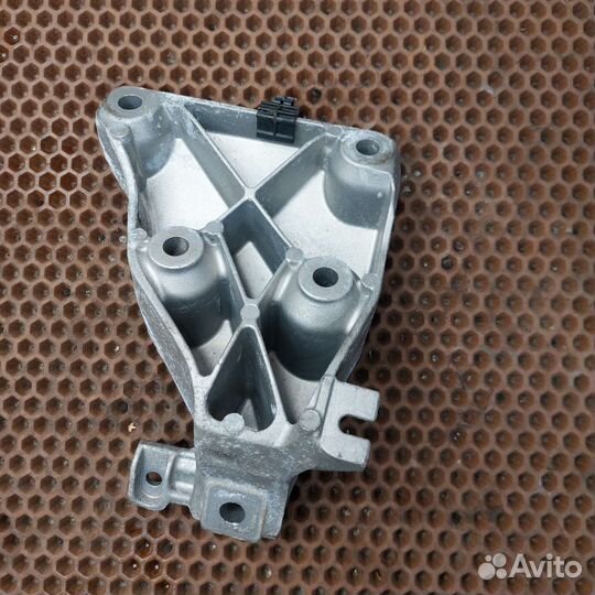 Кронштейн двигателя лапа двс правая BMW x1 e84 n20