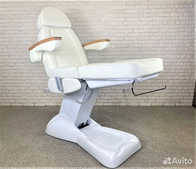 Косметологическое кресло Gabriela White DL-2920