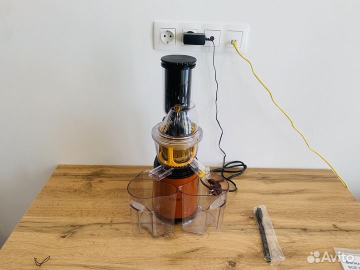 Шнековая соковыжималка Kitfort KT-1102-1