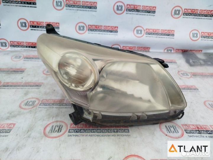 Фара правая toyota IST