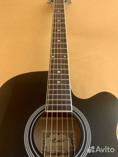 Акустическая гитара
