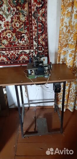 Швейная машинка оверлок