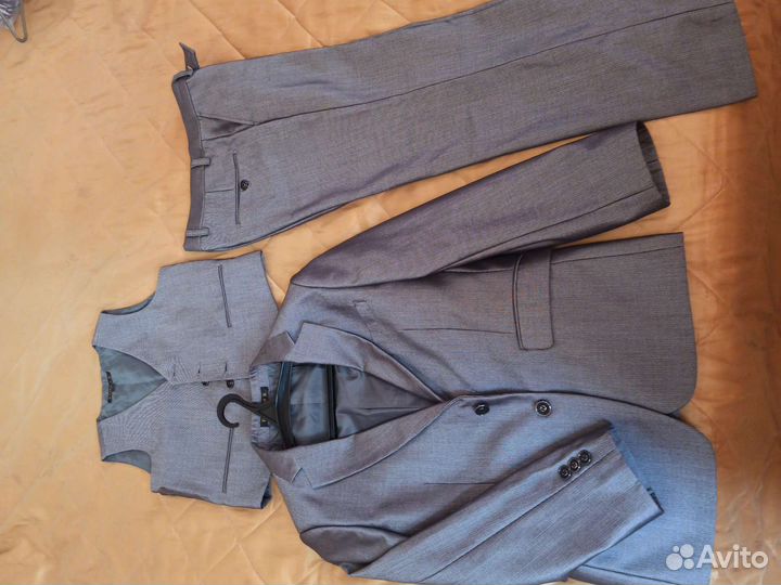 Брючный костюм тройка для мальчика