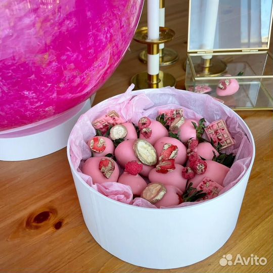 Шикарные букеты из клубники в шоколаде