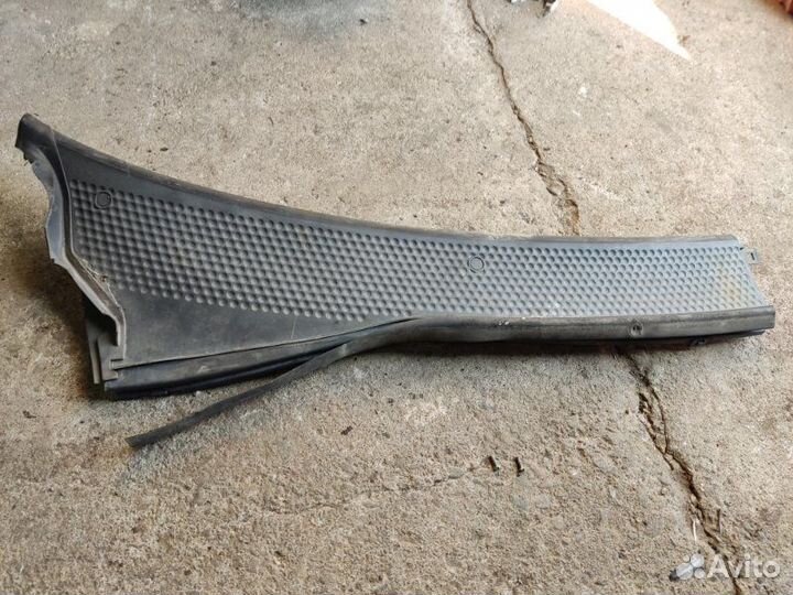 Накладка стеклоочистителя (жабо) Ford Focus 1