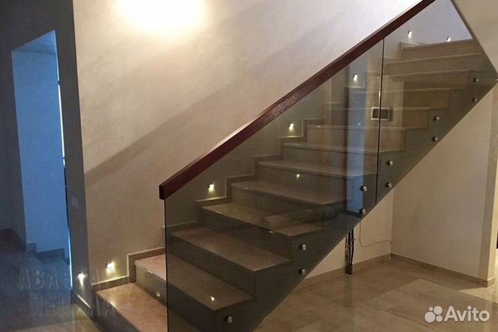 Стеклянные перила с различным дизайном