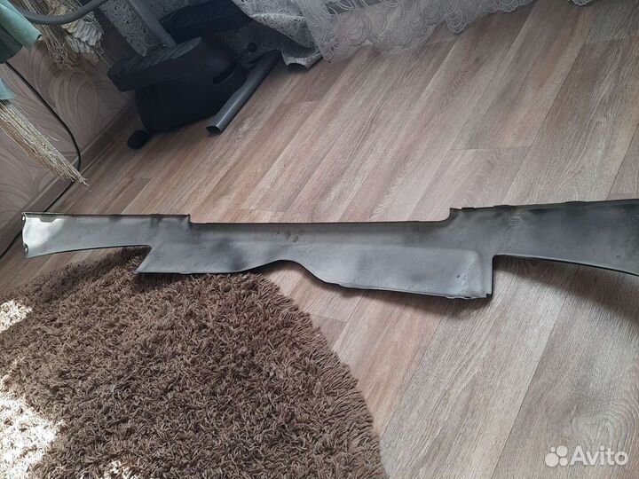 Рамка под фары, есть ещё белая. Одна фара левая