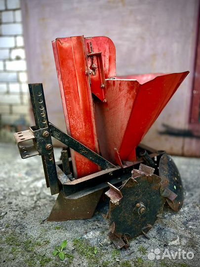 Картофелесажалка для мотоблока