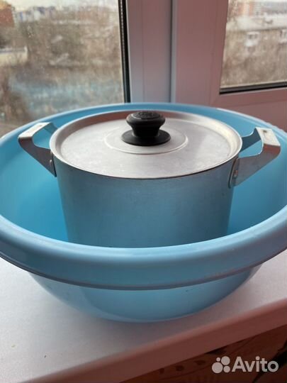 Кастрюля и миска для кухни