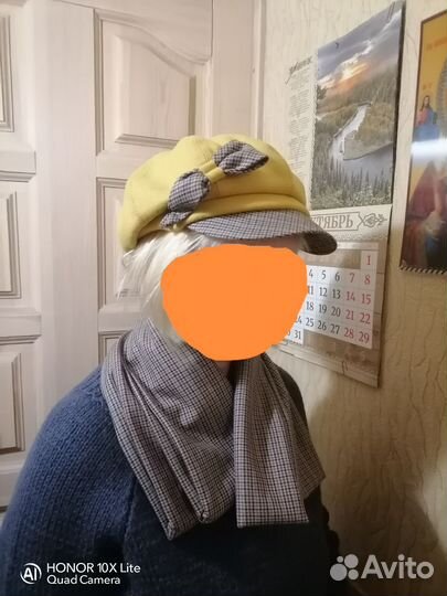 Женский берет с шарфом