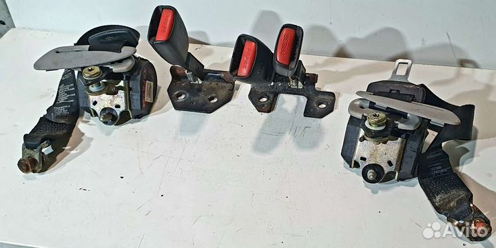 Комплект задних ремней безопасности Carisma