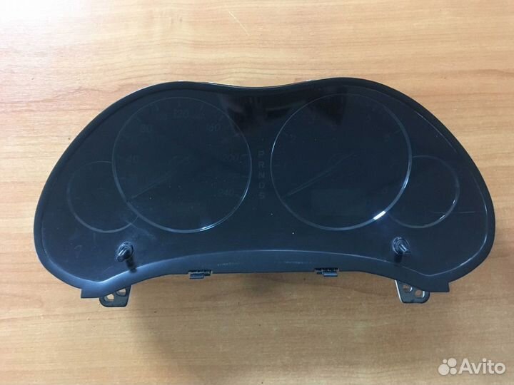 Щиток (панель) приборов Toyota Avensis