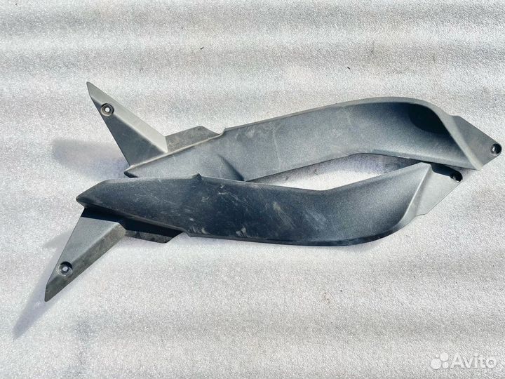 Kawasaki Z1000SX 2018 боковой пластик бака