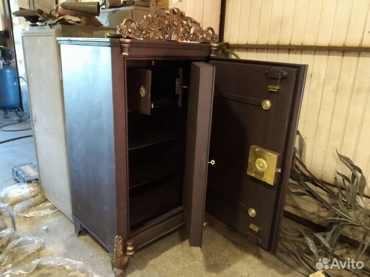 Антикварный сейф